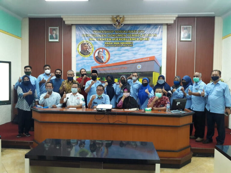 Peserta Dan Undangan Sosialiasasi SMK CoE