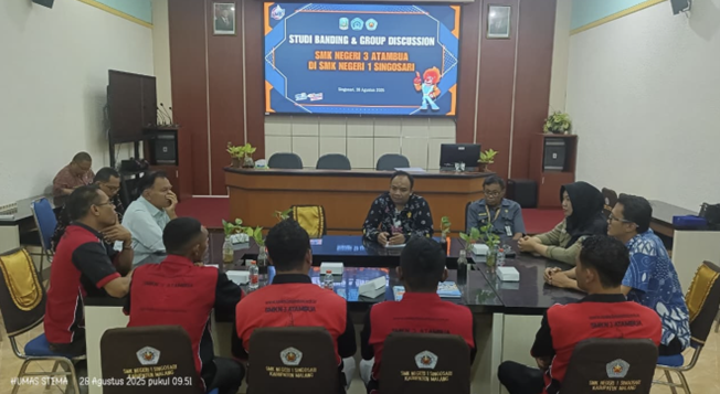 SMKN 3 Atambua Studi Banding ke SMKN 1 Singosari: Fokus pada Kurikulum Praktik dan Pembuatan Trainer Sepeda Motor