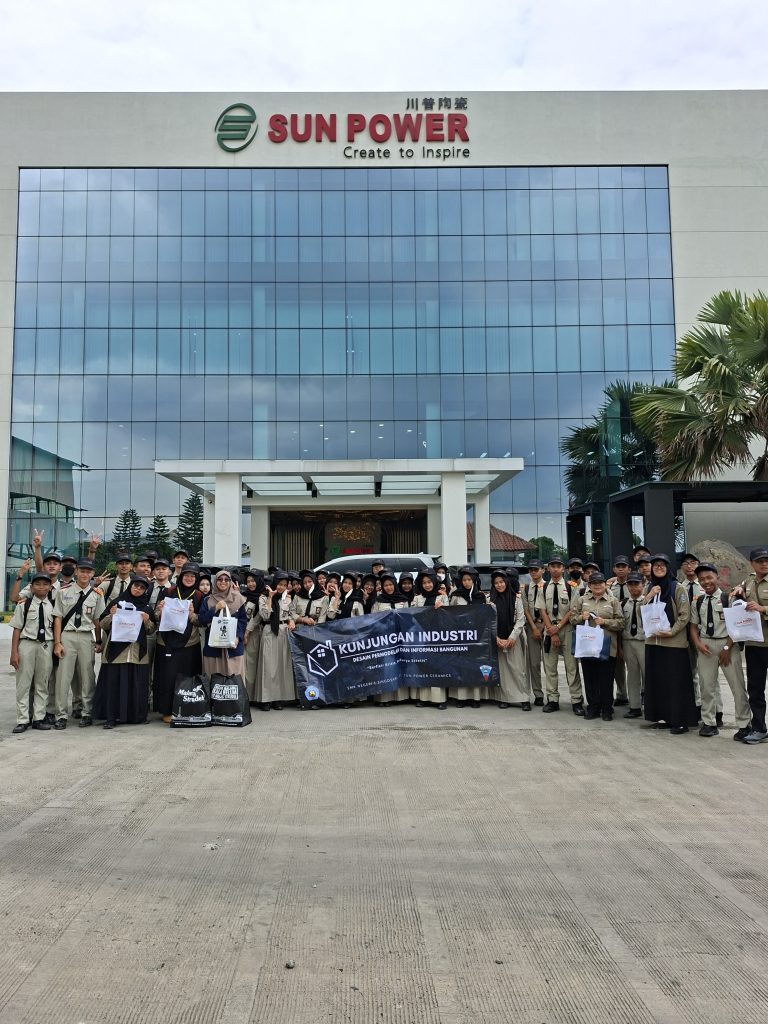 PESERTA DIDIK DPIB KUNJUNGAN INDUSTRI KE PT SUN POWER CERAMICS MOJOKERTO