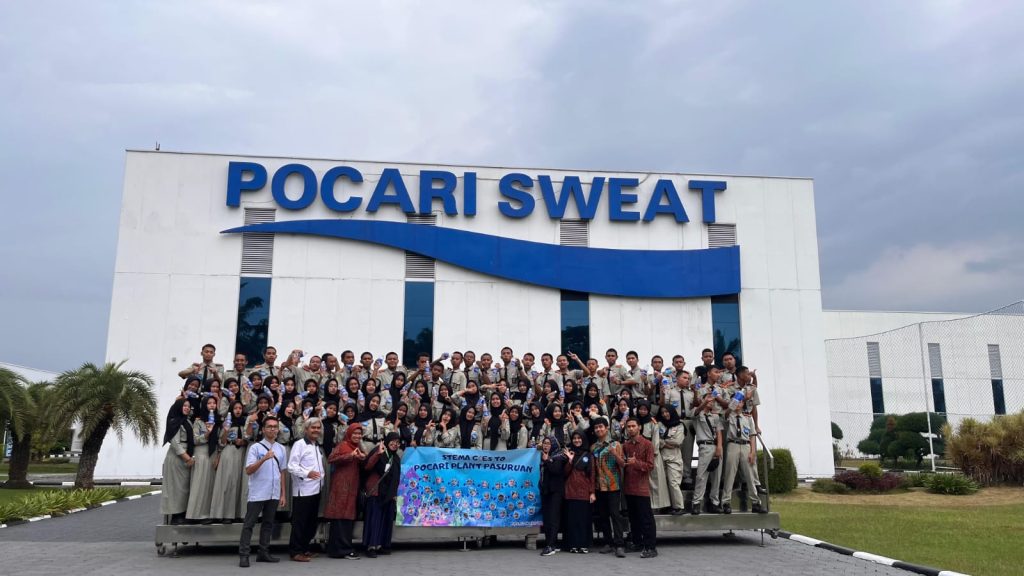 PESERTA DIDIK TOI KUNJUNGAN INDUSTRI KE POCARI SWEET DAN SOYJOY PASURUAN