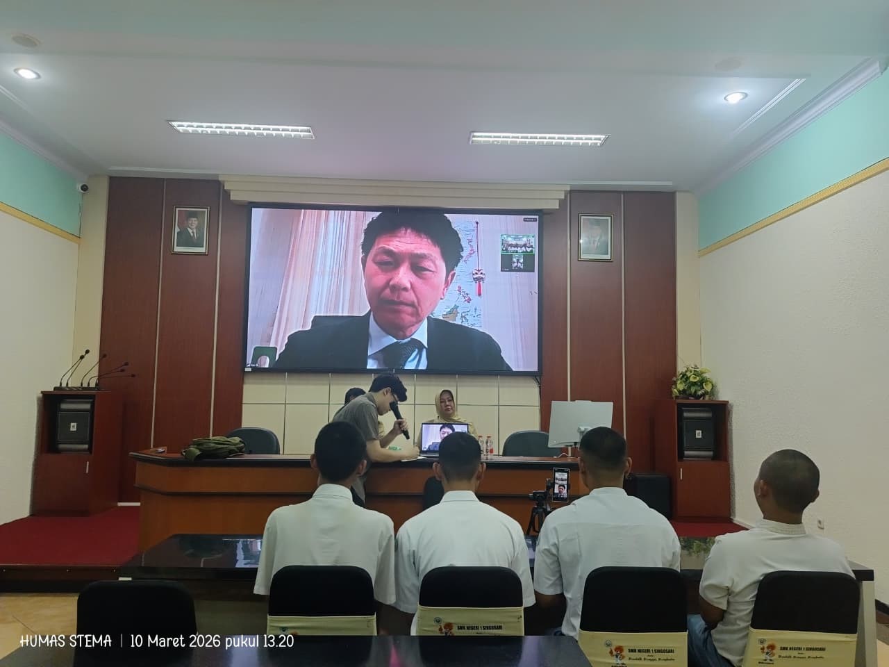 Siswa SMKN 1 Singosari Ikuti Wawancara Eksklusif Bersama Direktur Minami Fuji Co., Ltd. Secara Daring